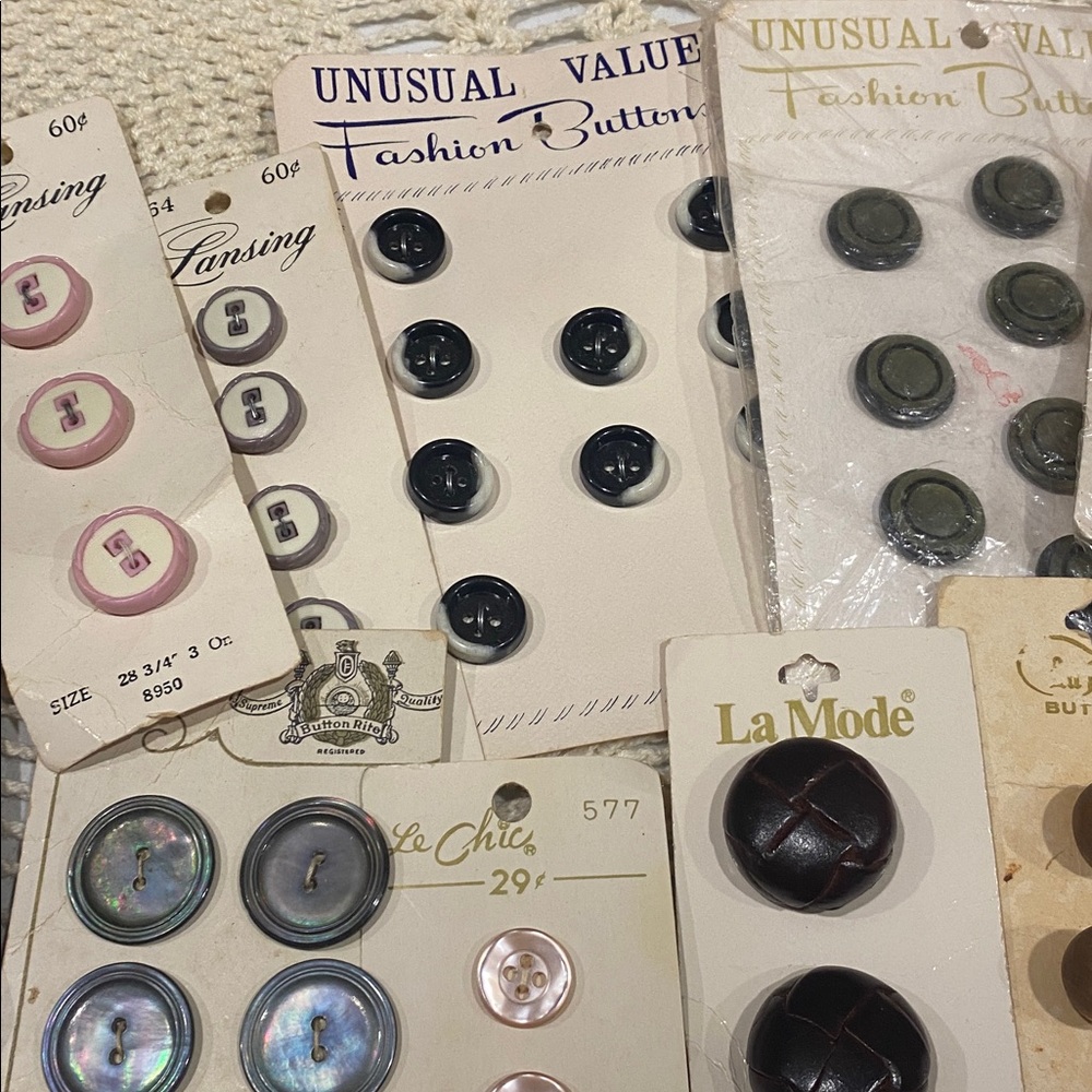 Vintage Buttons on Cards Lot of 50 - Picture 2 of 8